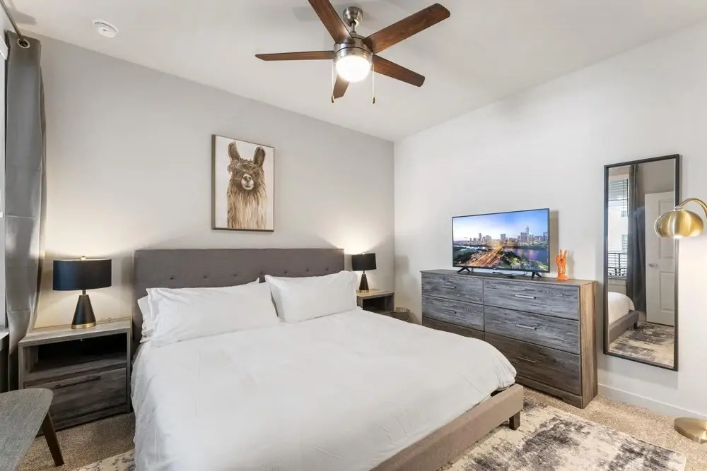 Cozy Chic 2BR King Suite Close to DT Domain UT