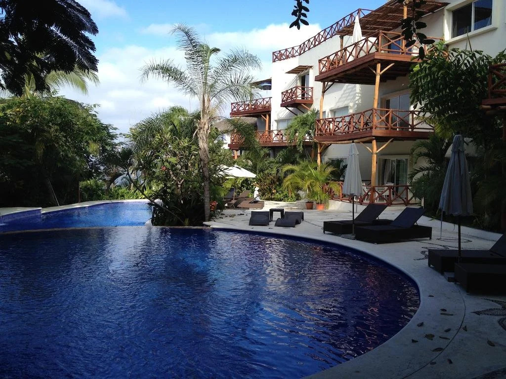 Pajaro de Fuego, Chelsea's Luxury Units