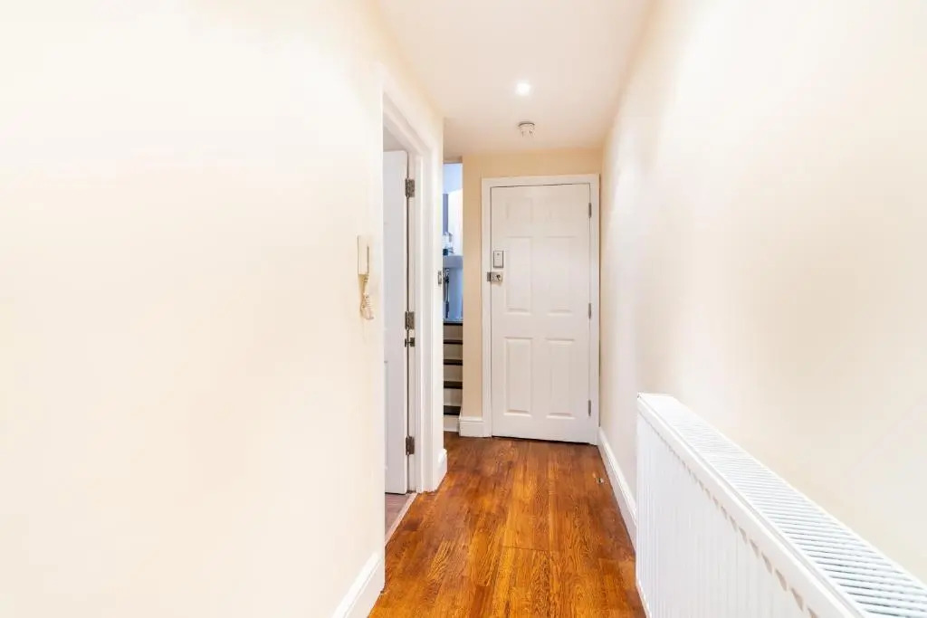 1bd Apt for 2-4. New Decor & Furnishings
