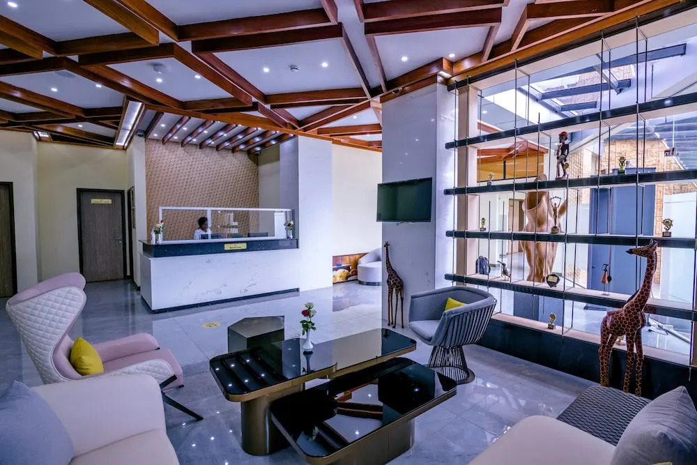 La Maison Royale South C