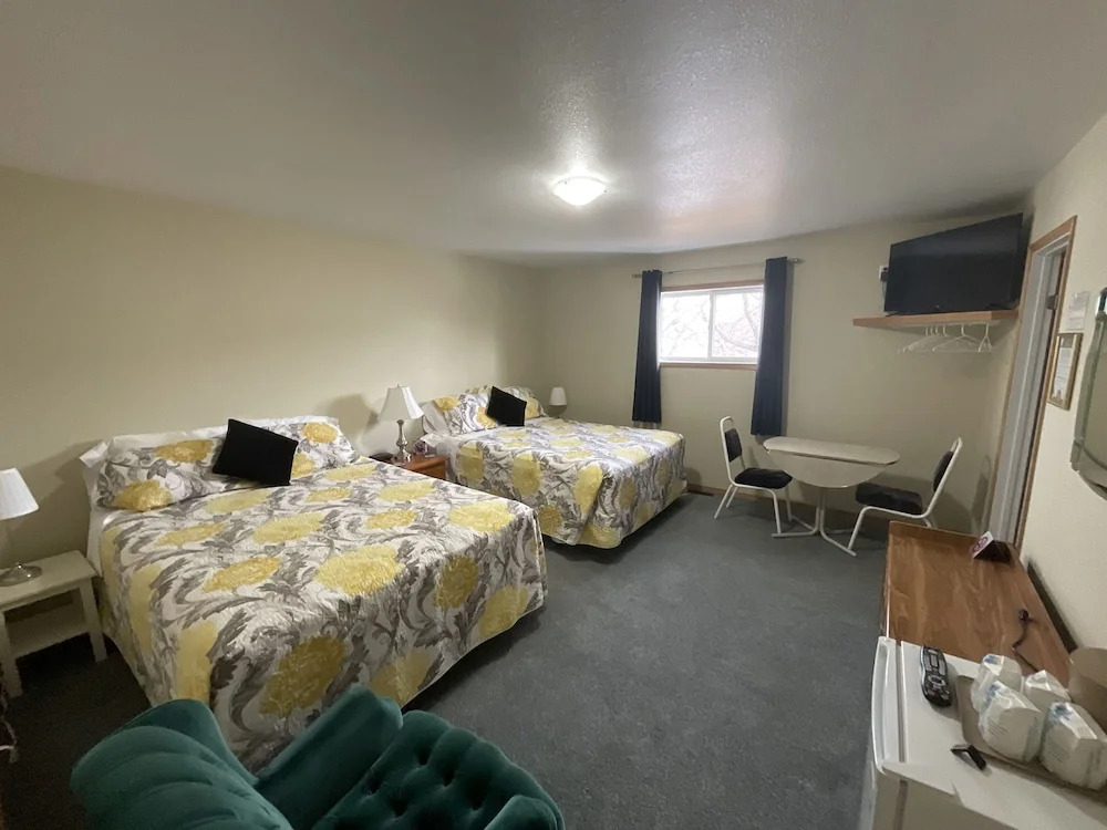 NEWCASTLE COUNTRY INN