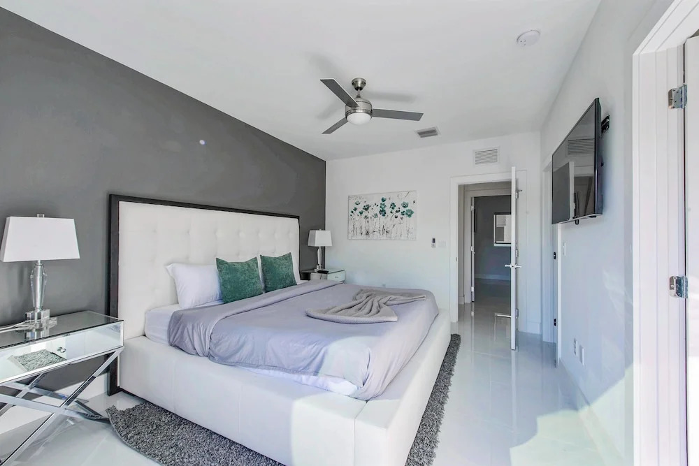 1315 North Ocean Blvd Townhouse by RedAwning