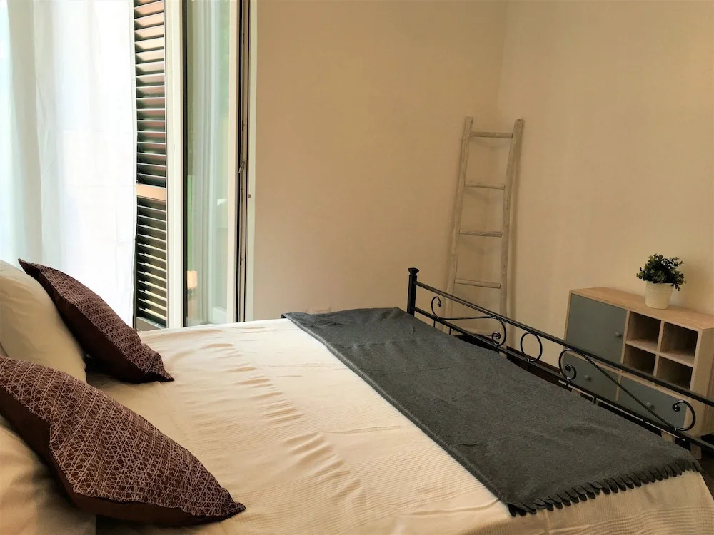 Elsa Apartments