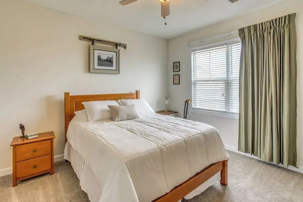 7 Mi to Myrtle Beach Boardwalk: Condo w/ Balcony!