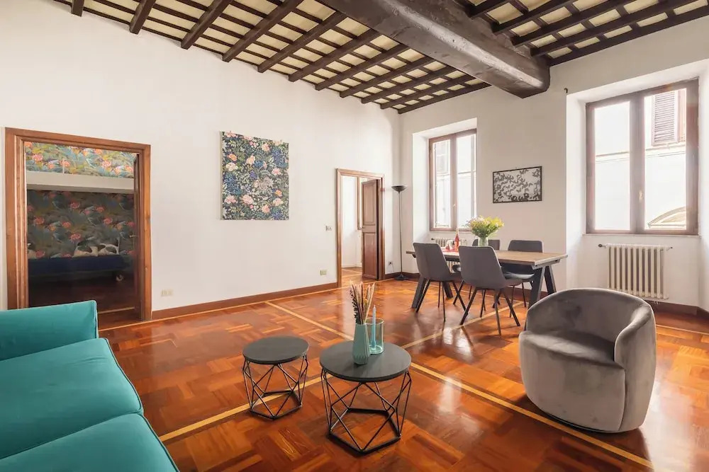 Campo De' Fiori Large And Beautiful Apartment