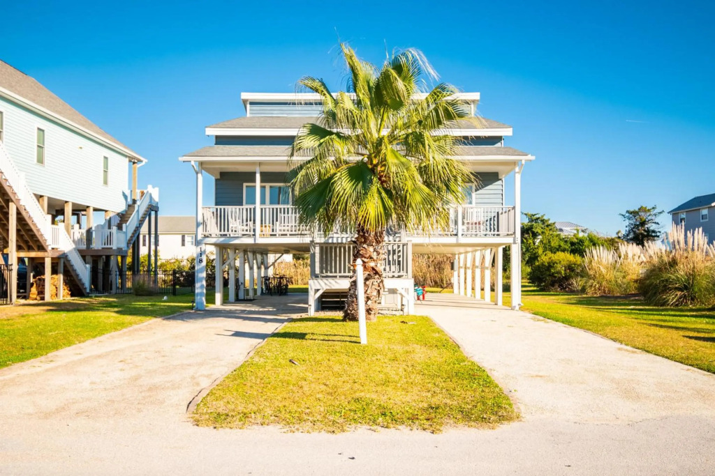 SeaSide by Oak Island Accommodations
