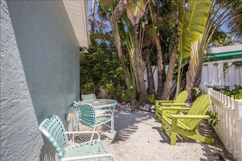 Lazy Daisy 2 Bedrooms 1 Bathroom Villa