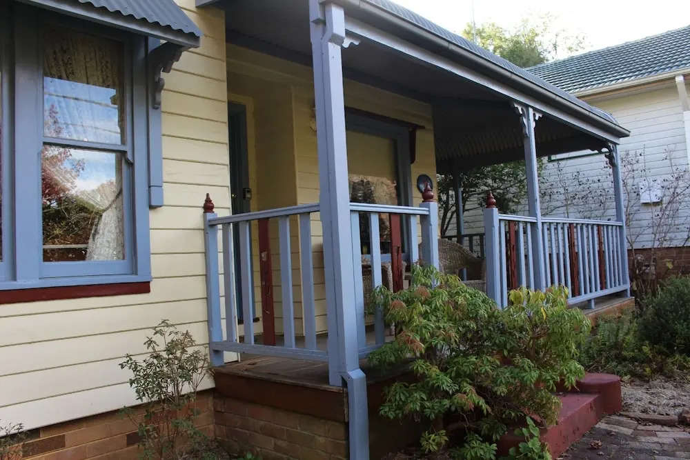 Ambrose Cottage Front Apt