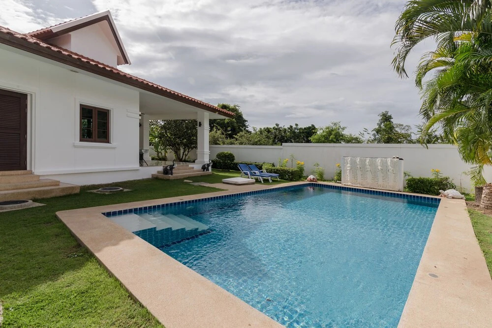 Luxury 5 Bedroom Villa in Beautiful Banyan Resort