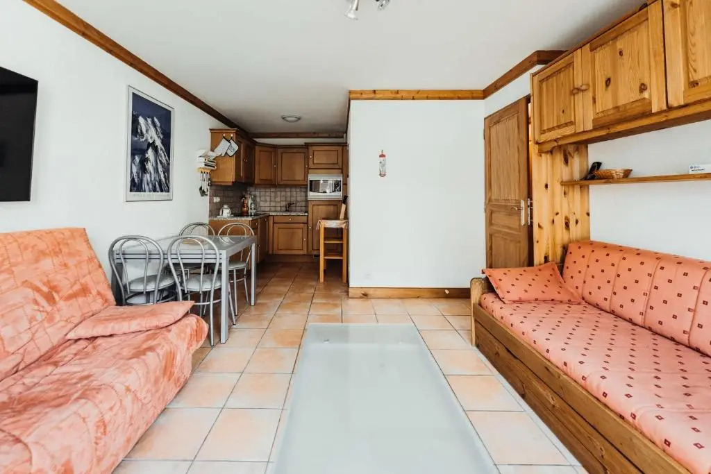 Cozy apartment with balcony 100 m from the Bettex gondola