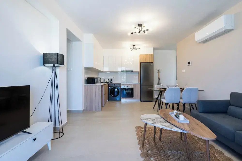 Jas Living - Chic Apts & Balconies in Larnaca
