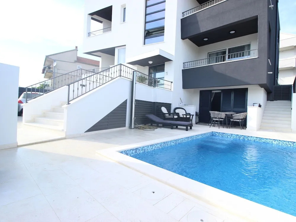 Holiday Home in Baarle-nassau With Garden, Terrace, Pool