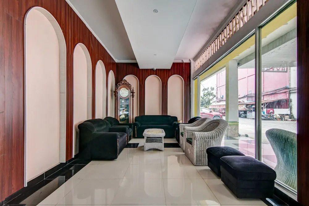RedDoorz Hotel Baaraka near Living World