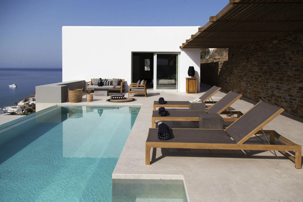 Hide Out Suites