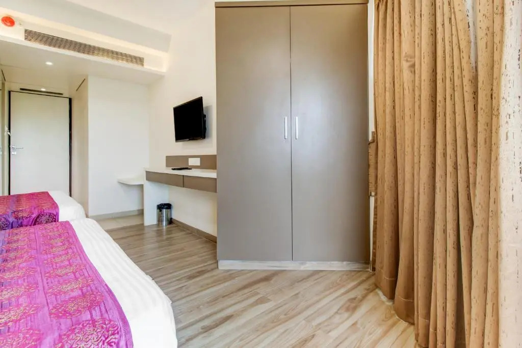 Oyo 13905 Hotel Grand Mookambika