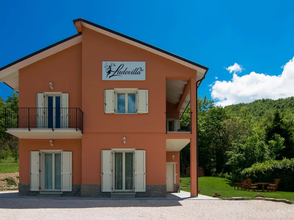 Pretty holiday home in Borgo Pace with a terrace and bbq