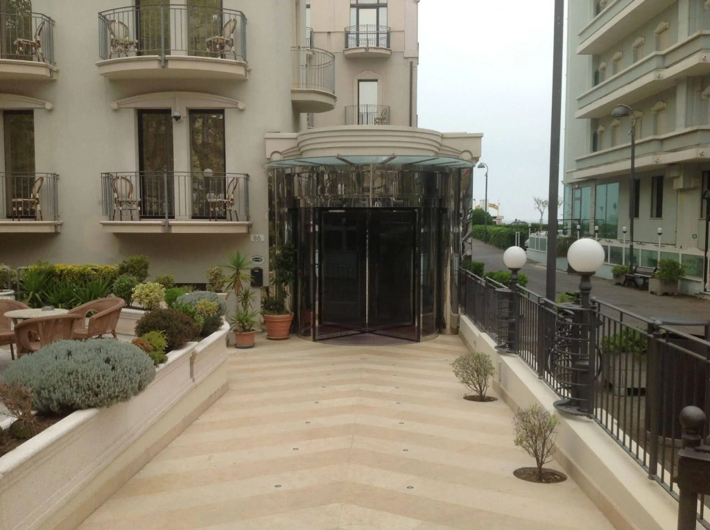Hotel Ambassador