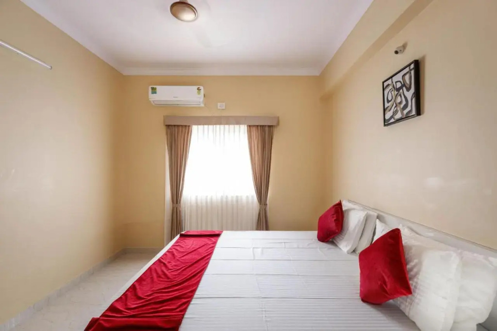 OYO 374 Apartment Near Fortis Hospital