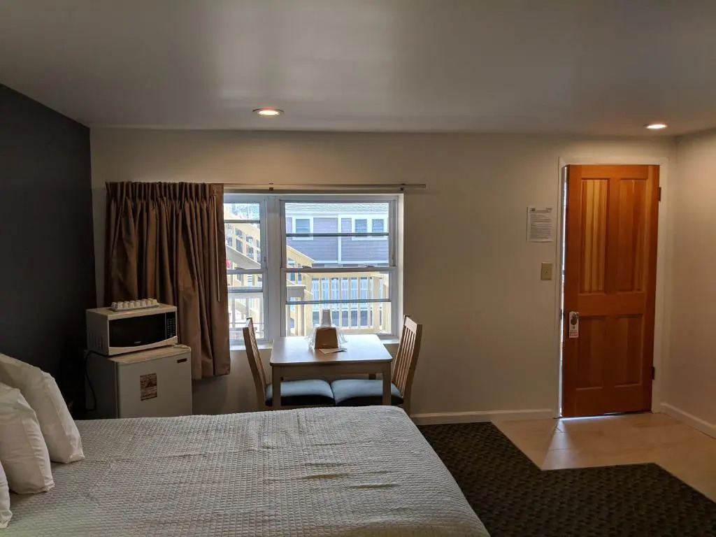 Crystal Sands Motel