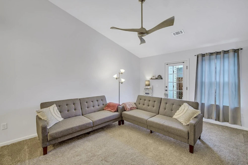GATA Suite - Quiet neighborhood 10 minutes to GSU