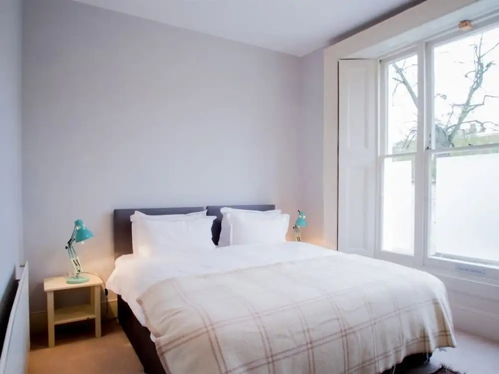 Elgin Crescent Apartment