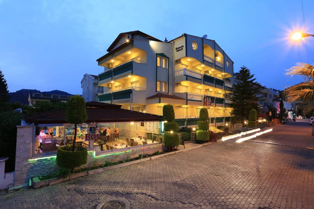 Amaris Apartments