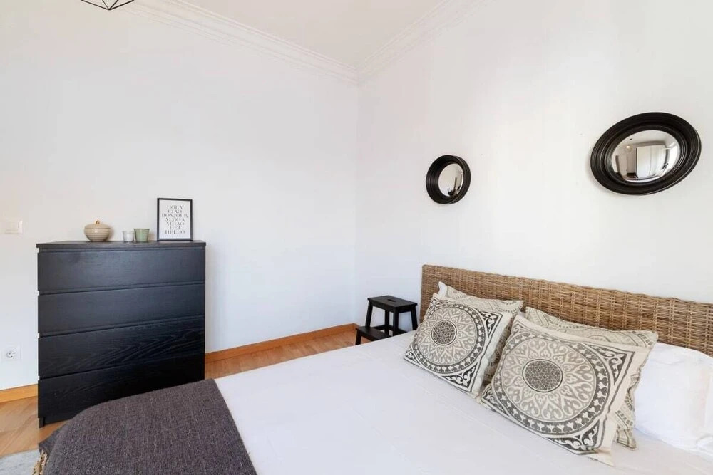Minimalist 2bdr Apt in Lisbon, Excellent Location