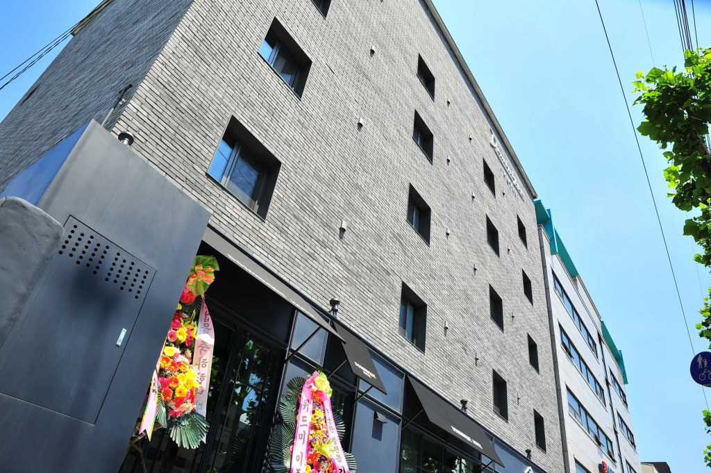 Dominique Hotel
