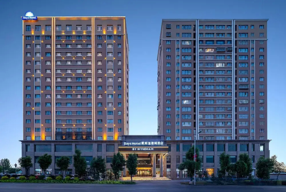 Days Hotel by Wyndham Xinyuan Nalati Airport