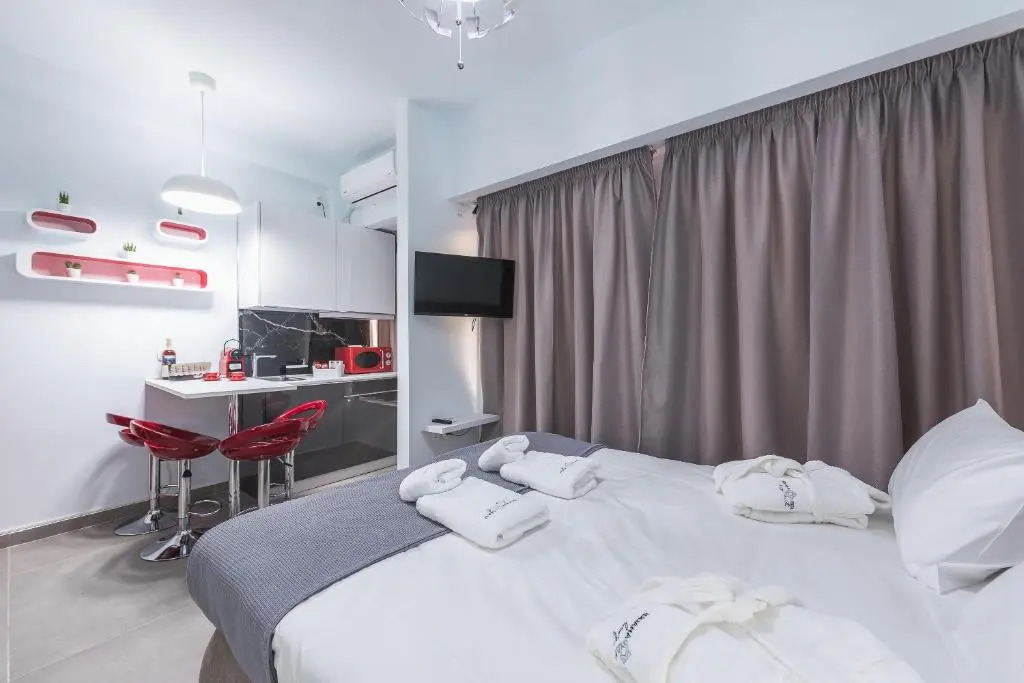 Iguana Gold Luxury Suites 1min from Ermou str