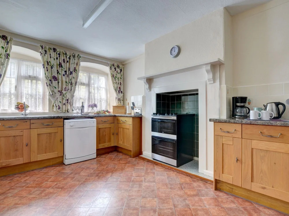 Stunning, Luxury Holiday Home With Covered Swimming Pool and Billiards Table in Barnstaple