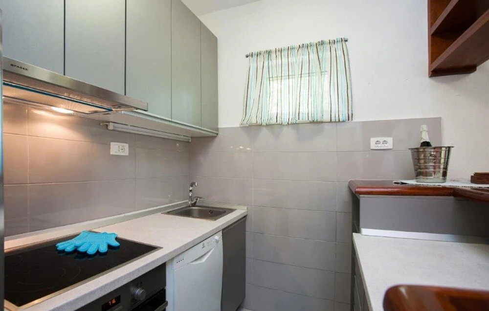 Stunning Home in Okrug Gornji With 4 Bedrooms, Wifi and Outdoor Swimming Pool