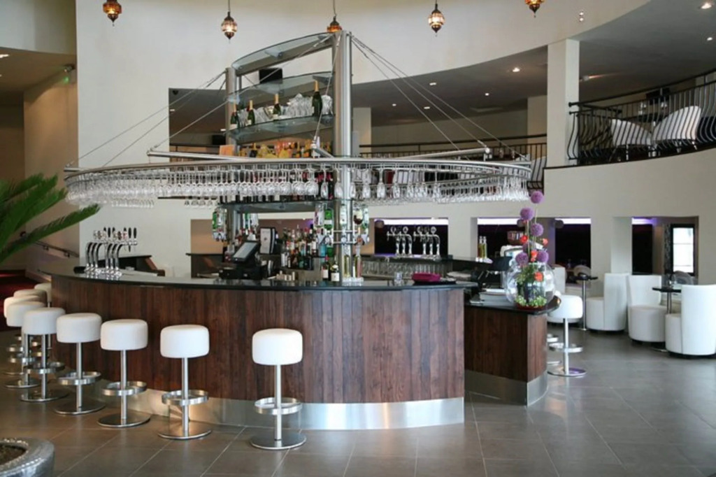 Waterfoot Hotel