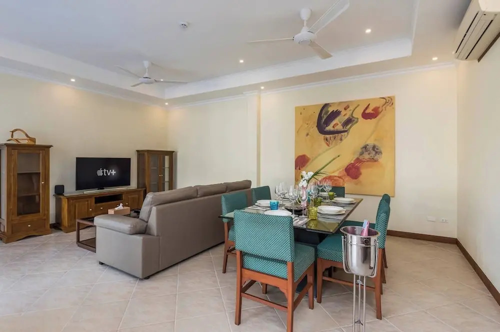 Luxury 3BR Pool Villa Pratamnak Soi5-50m to Beach