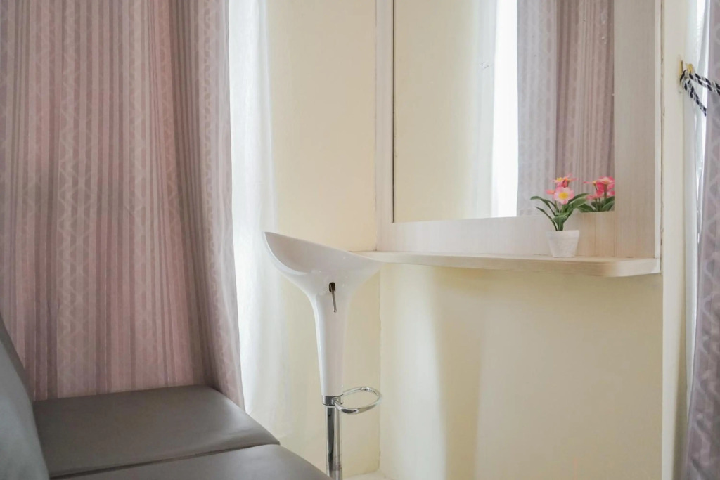 Minimalist and Stylish Studio Skylounge Tamansari Apartment By Travelio