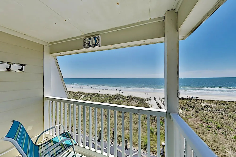 Top-floor Beachfront W/ Pool & Balcony 2 Bedroom Condo