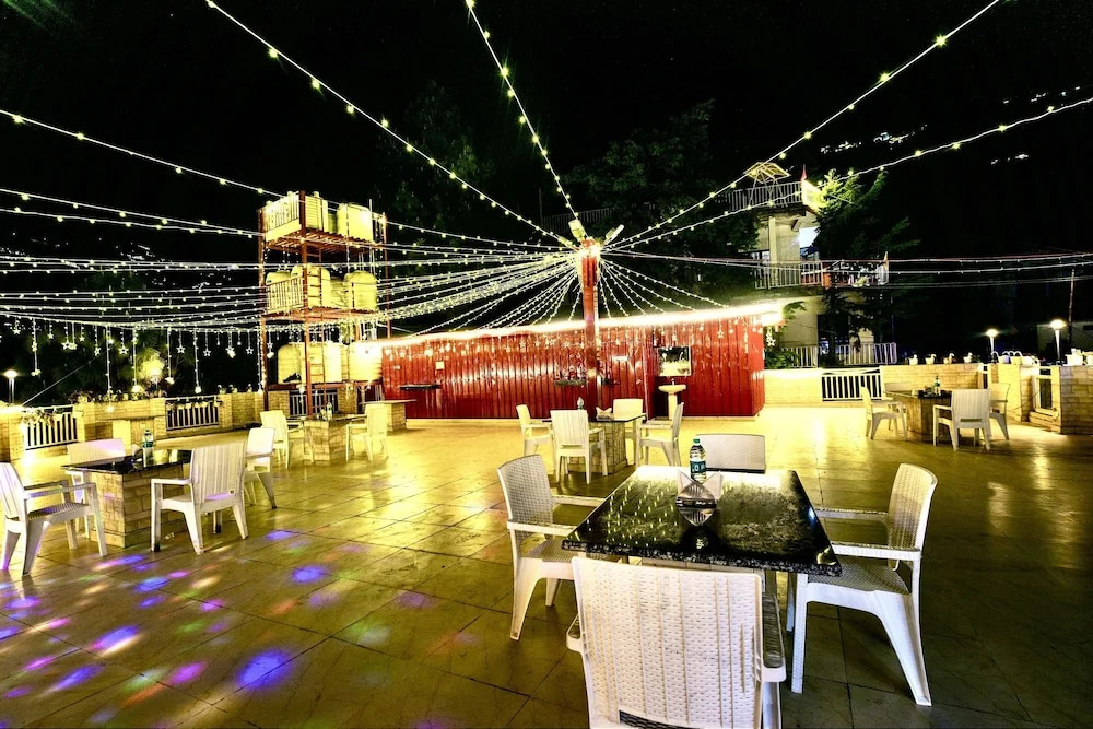 Hotel Shiva Lake - Near Mussoorie Lake