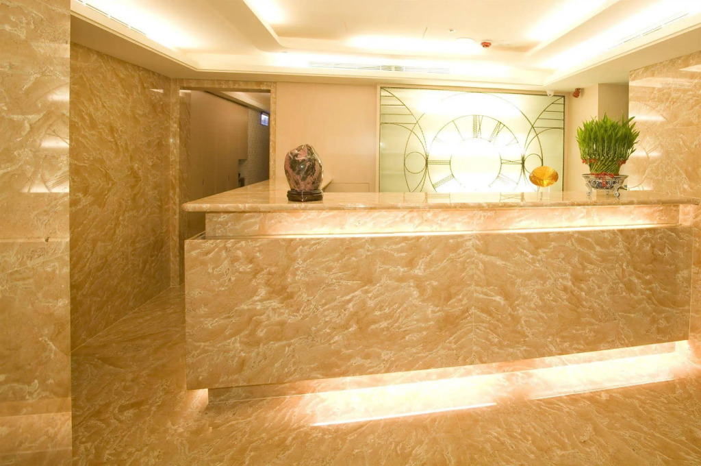 Happy Hotel