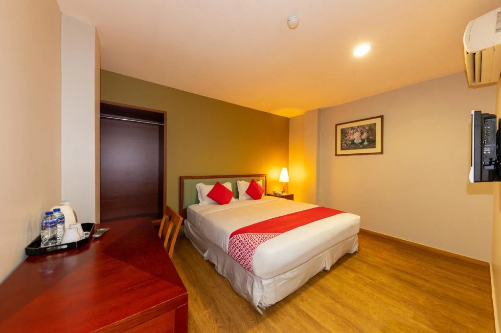 Oak Valley Hotel