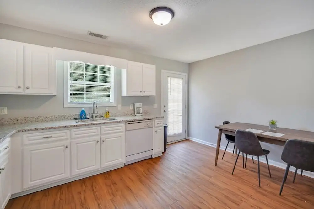 Charming Gray Home- 5 mins from GSU!