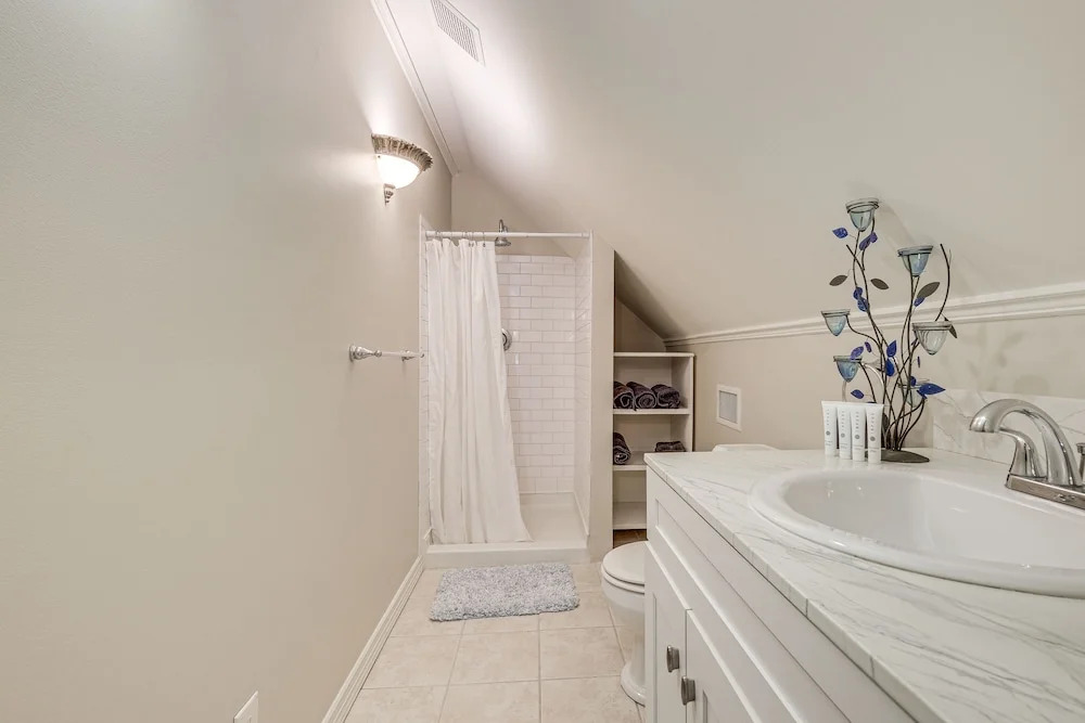 Brenham Rental w/ Deck & Yard < 1 Mi to Downtown!