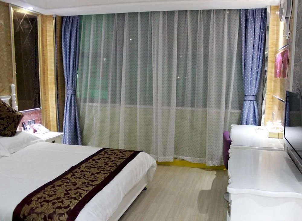 Aoyue Fashion Holiday Hotel