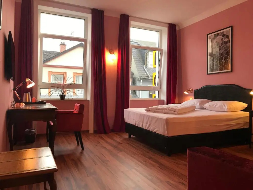 Hotel Mystique