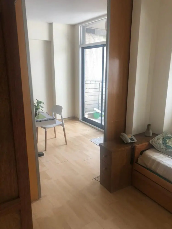 Suites & Studios 7