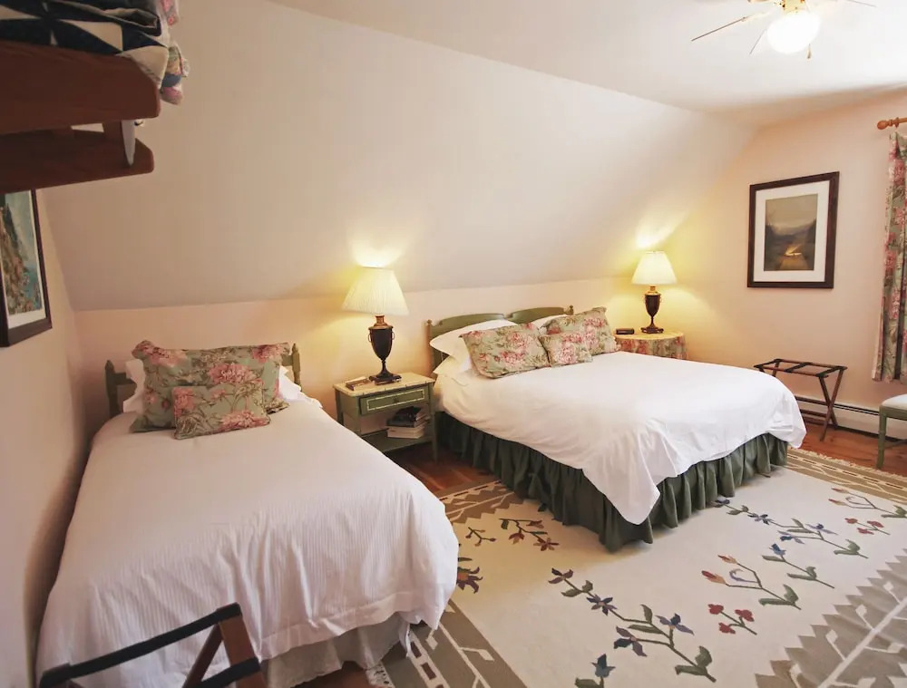 Highland Lake Inn