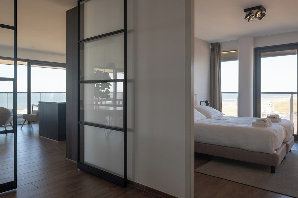 Luxury Seaview Apartment for 4