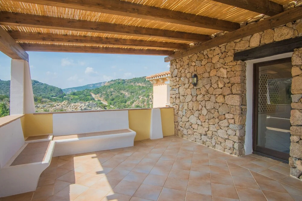 Beautiful Giardino Degli Oleandri 2 Bedroom Apt Sleeps 6 Plus a Child-childs bed