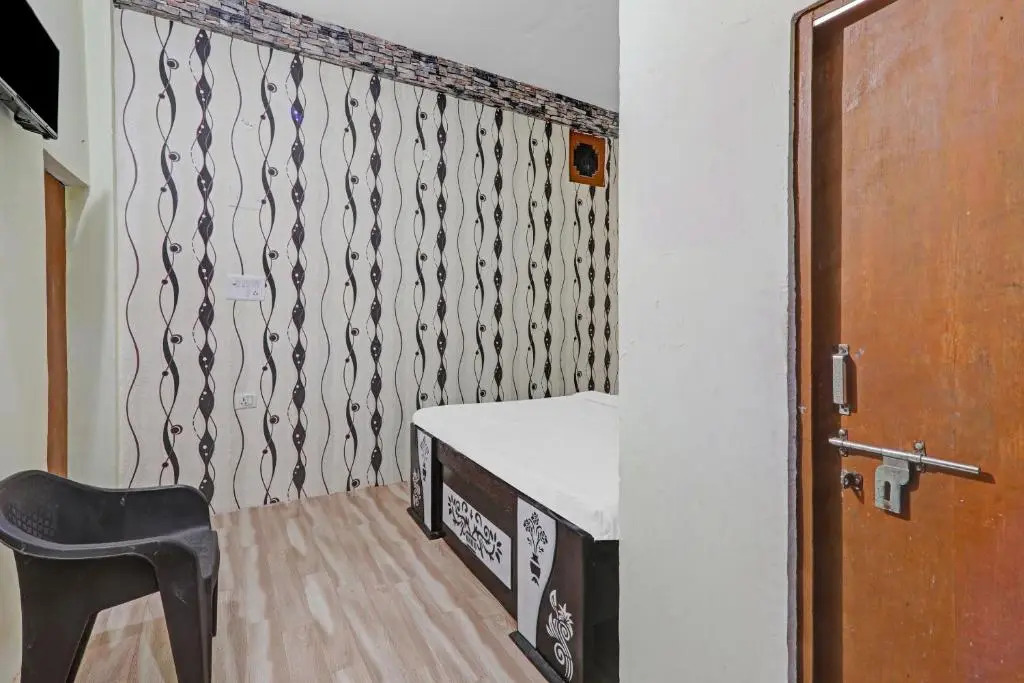 OYO 86824 Hotel Shriyam Shree