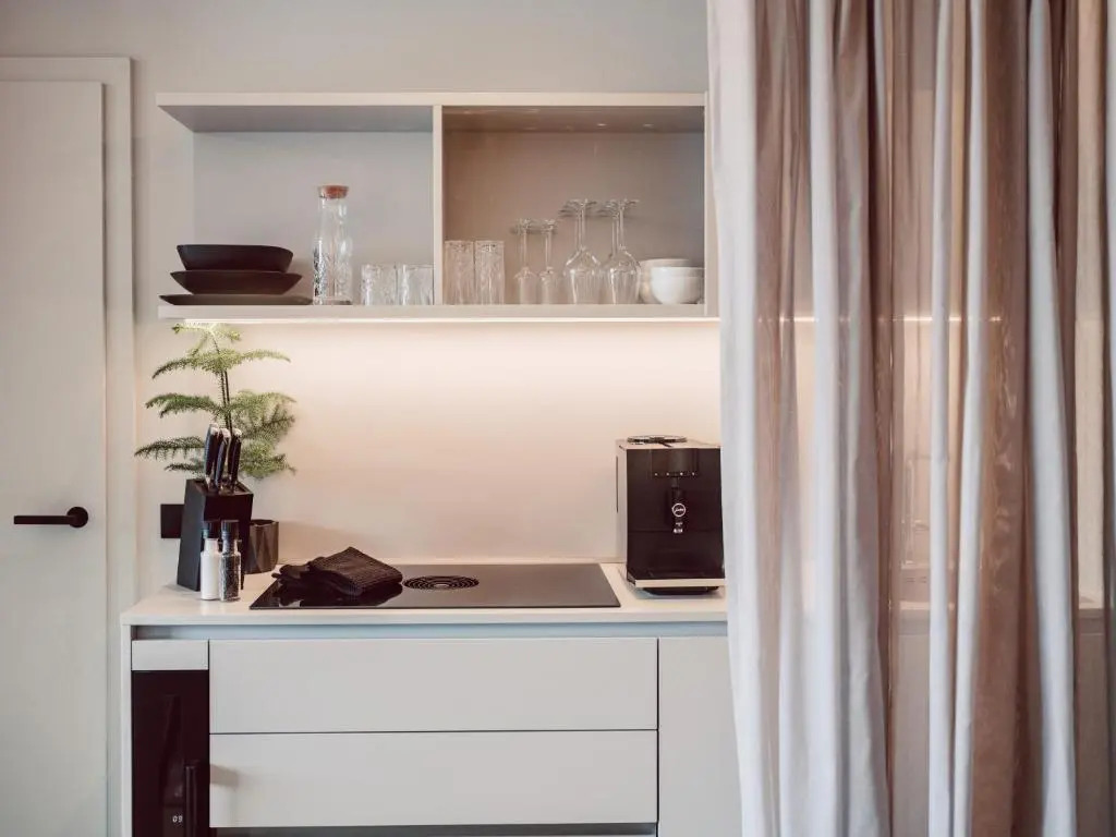 JoAnn suites & apart