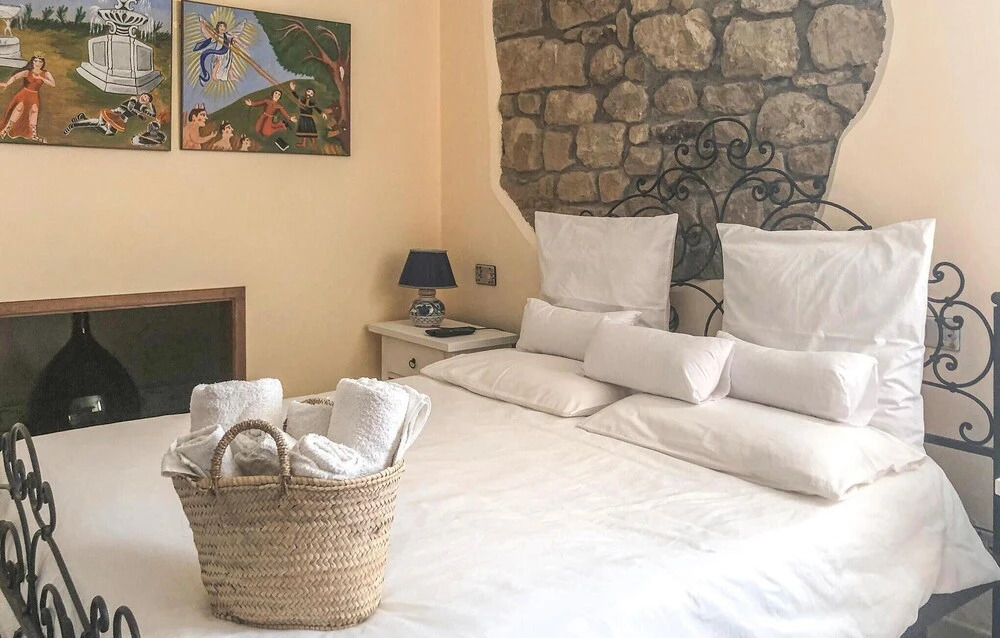 Stunning Home In Ficarra